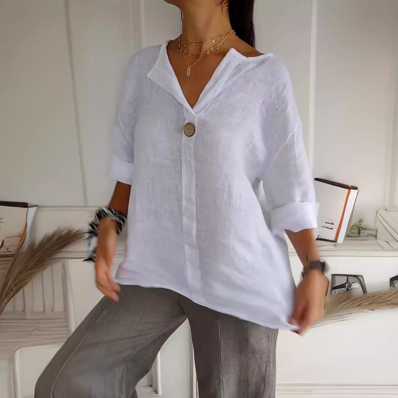 SILVIA | Linnen Blouse Dames met V-hals en Houten Knoop – Luchtige Zomer Top