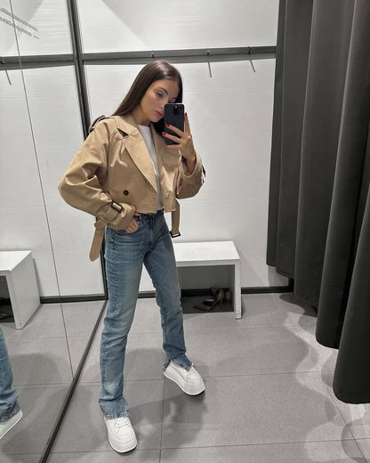 MAYA | Cropped Trenchcoat Beige – Modern, Chic & Onmisbaar in Jouw Garderobe