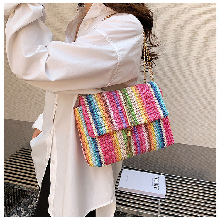 JETSKE | Rainbow Straw Clutch – Vrolijke Gevlochten Handtas met Schouderketting