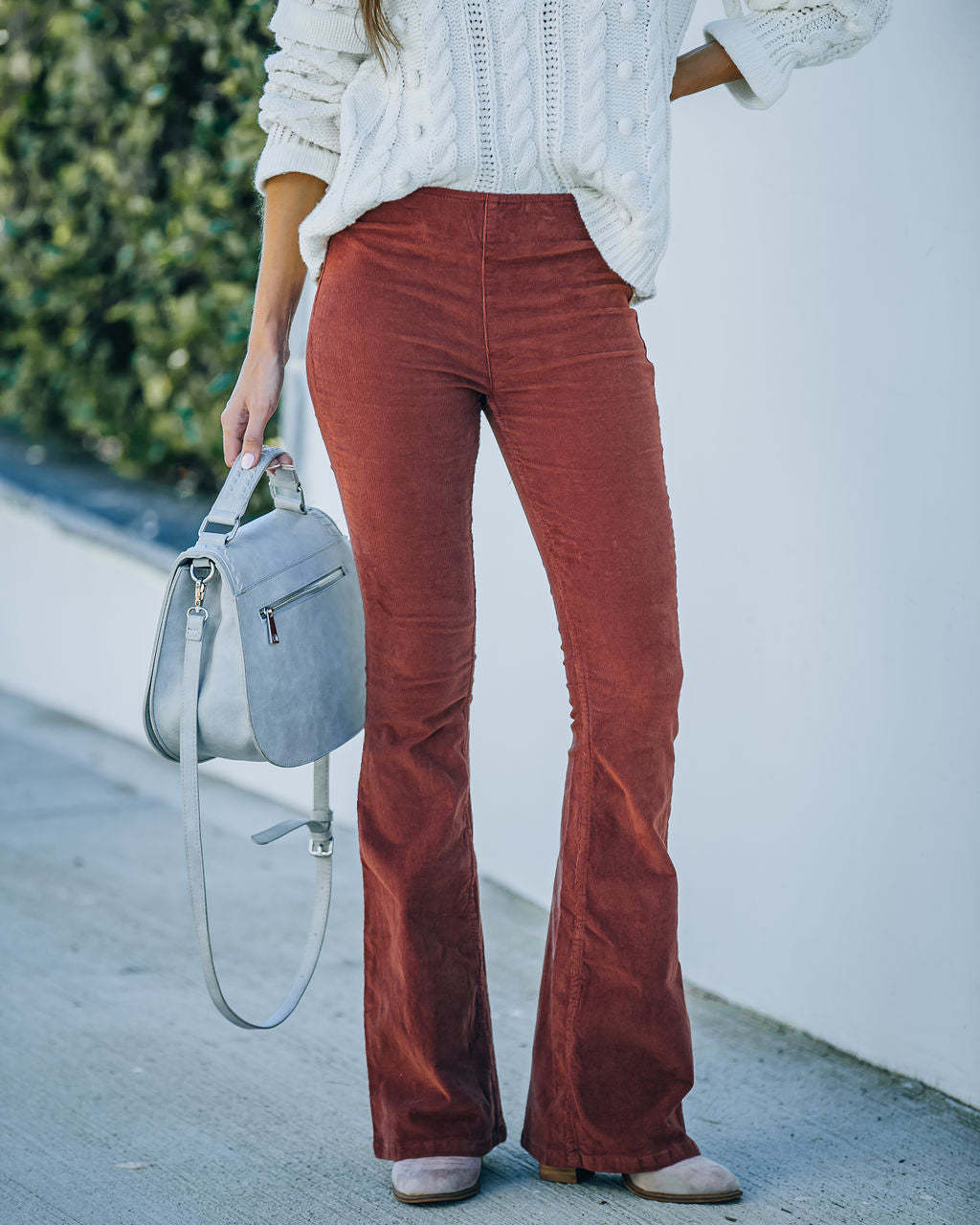 COLLEEN | Fluwelen Flared Broek – Elegant Comfort in een Tijdloze Pasvorm