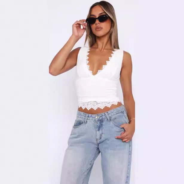 DINE | Lace Crop Top – Romantisch & Vrouwelijk met Kantdetails