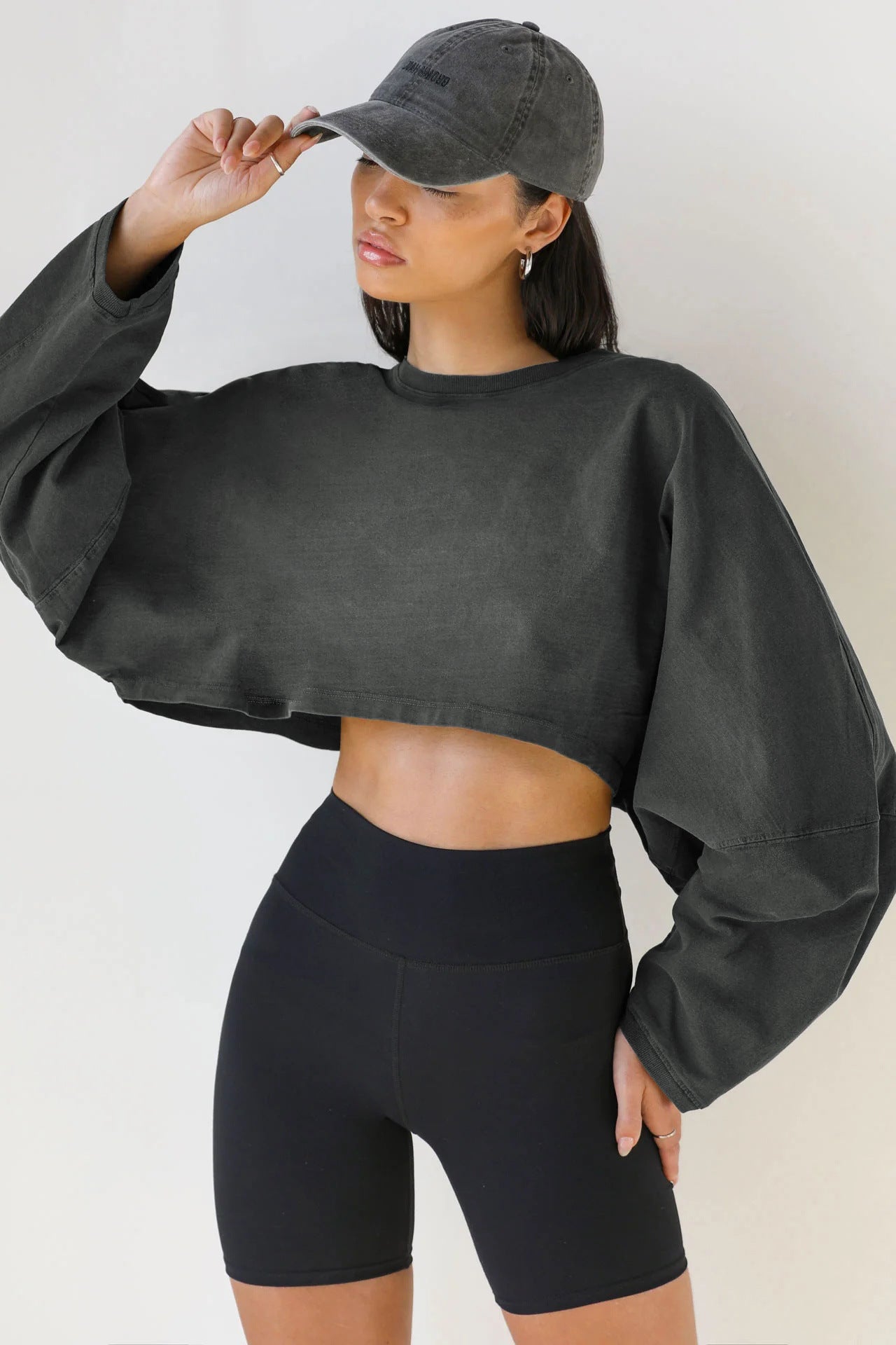 DYANA | Cropped Lounge Sweater – Oversized Trui met Raw Edge