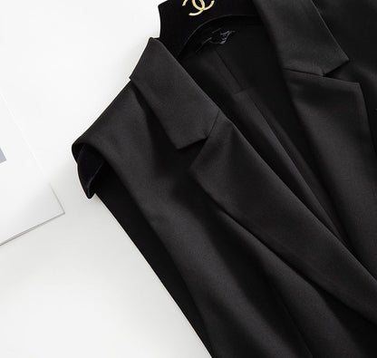 WINNE | Tailored Mouwloze Blazer – Minimal Chic in Zwart & Khaki