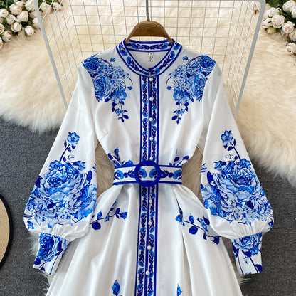 MARIE | Luxe Maxi Jurk met Blauw-Witte Bloemenprint – Elegant & Tijdloos