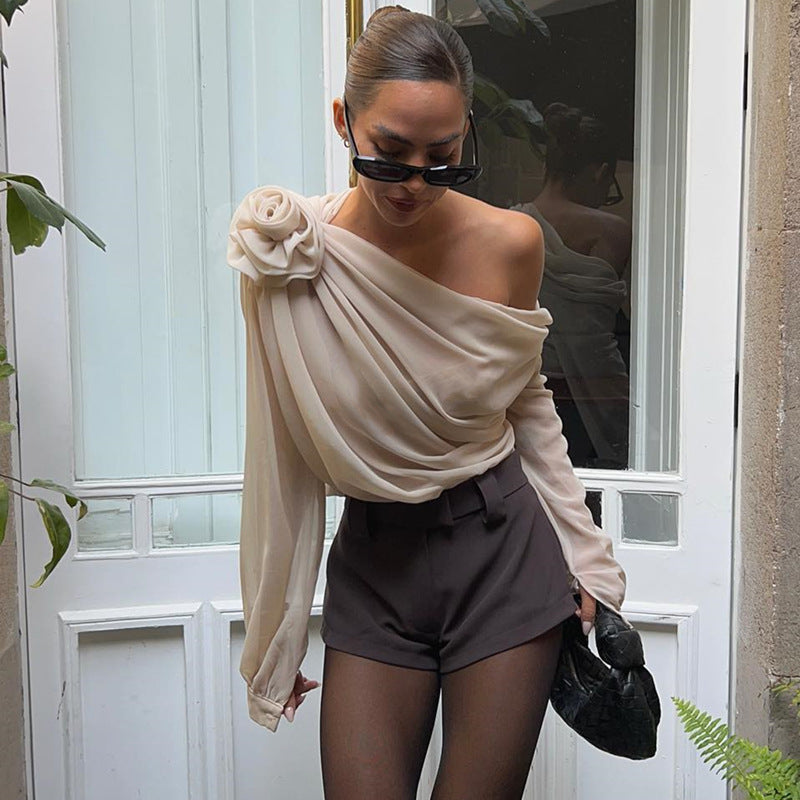 JESSICA | Asymmetrische Chiffon Blouse – Statement Off-Shoulder Top met Bloemdetail
