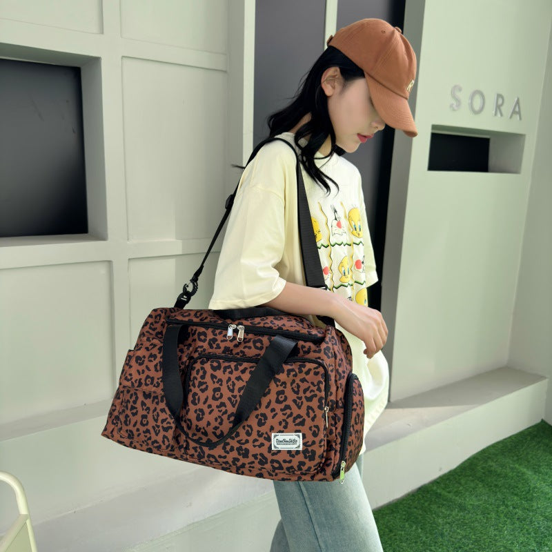 AUGUST | Stoere Leopard Sporttas – Stijlvol, Ruim & Onmisbaar voor Onderweg