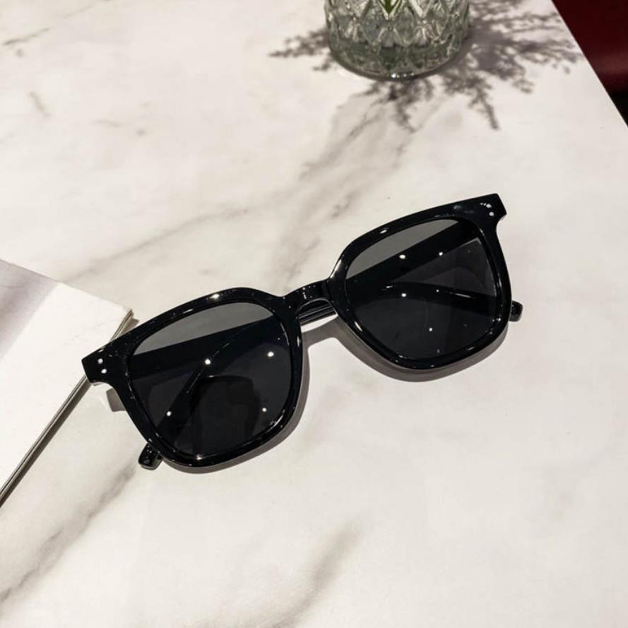 SUN | Trendy Unisex Zonnebril – Fashion Statement in Meerdere Kleuren