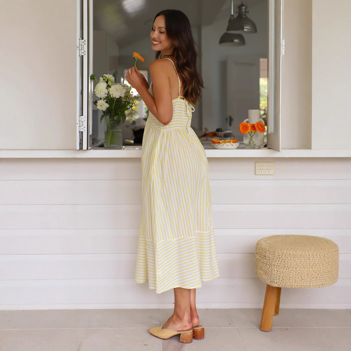 CILIA | Gestreepte Zomerjurk met Knoopdetail – Luchtige Elegantie