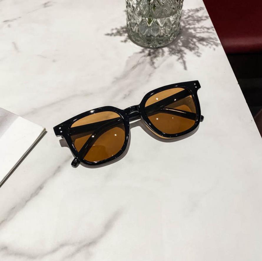 SUN | Trendy Unisex Zonnebril – Fashion Statement in Meerdere Kleuren