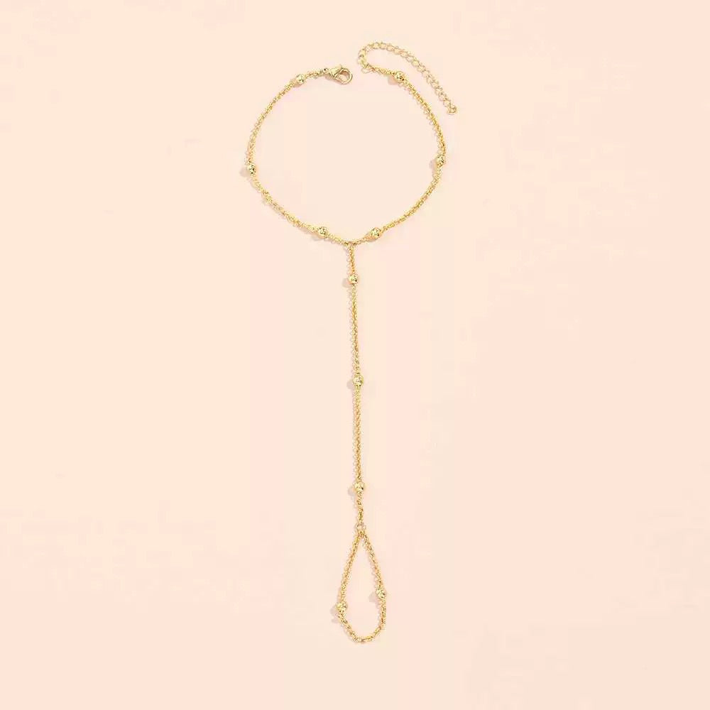 CHICA | Goudkleurige Handketting met Ring – Minimalistische Boho Chain Bracelet