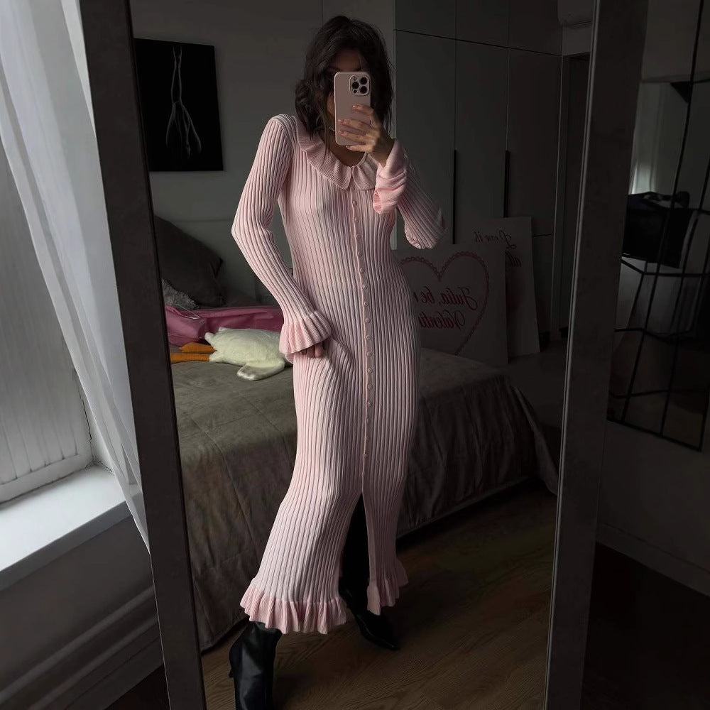 FEDERICA | Ribgebreide Jurk met Volant – Elegante Knopenlook