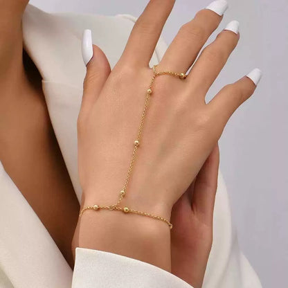 CHICA | Goudkleurige Handketting met Ring – Minimalistische Boho Chain Bracelet
