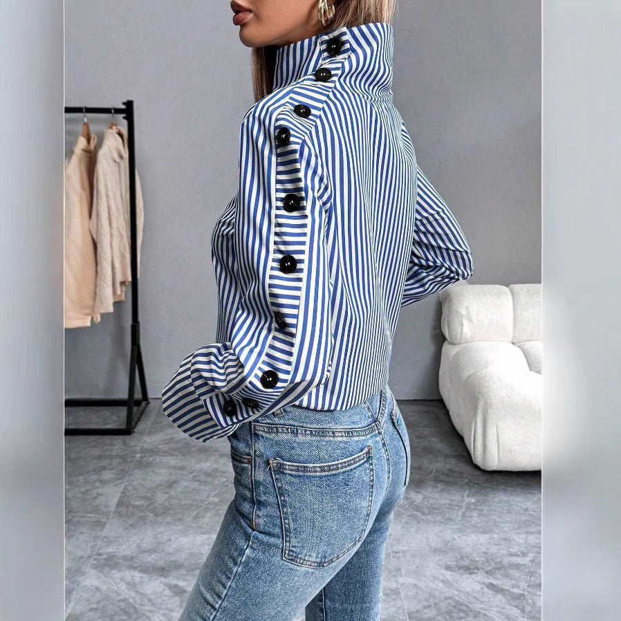 GENEVIEVE | Gestreepte Statement Blouse – Hooggesloten met Knopen