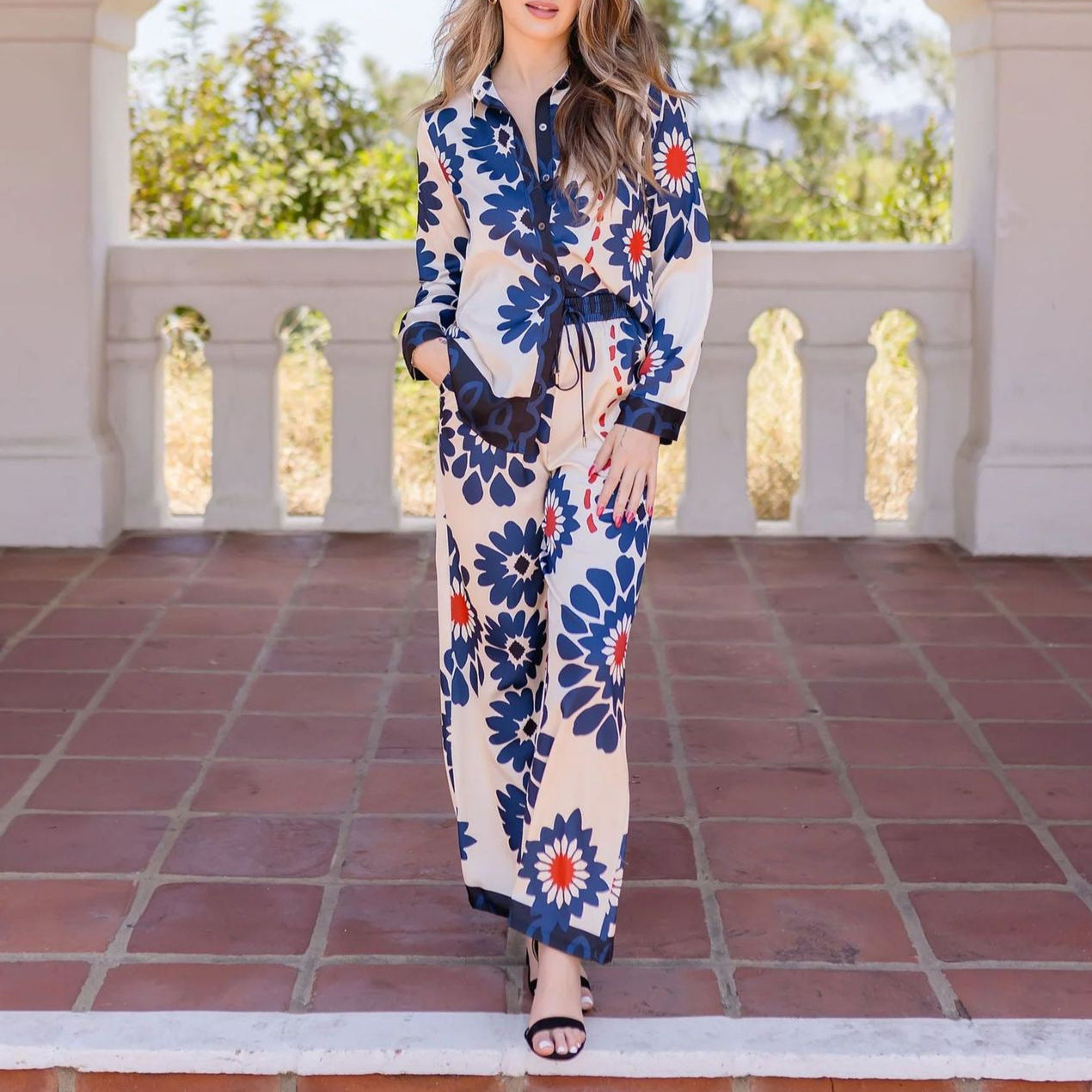 AMY | Satijnen Bloemenprint Co-ord Set – Dames Loungepak met Blouse & Wijde Broek