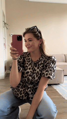SAAR | Panterprint Blouse – Statement Top met Pofmouwen