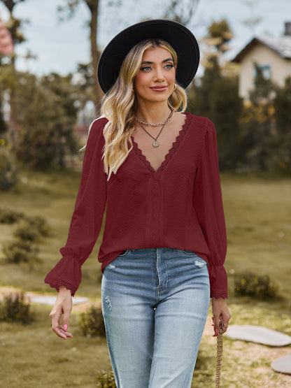 FREYA | V-hals Damesblouse met Kantdetails – Elegante Lange Mouwen