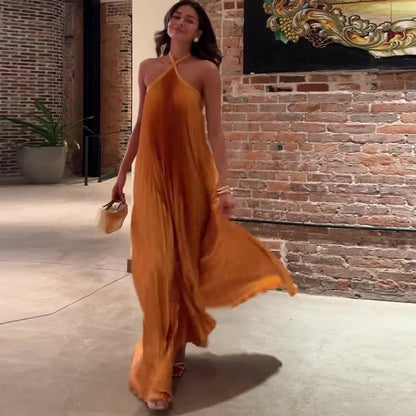 JONE | Halternek Plissé Maxi Jurk – Zwierige Elegantie voor Zomeravonden