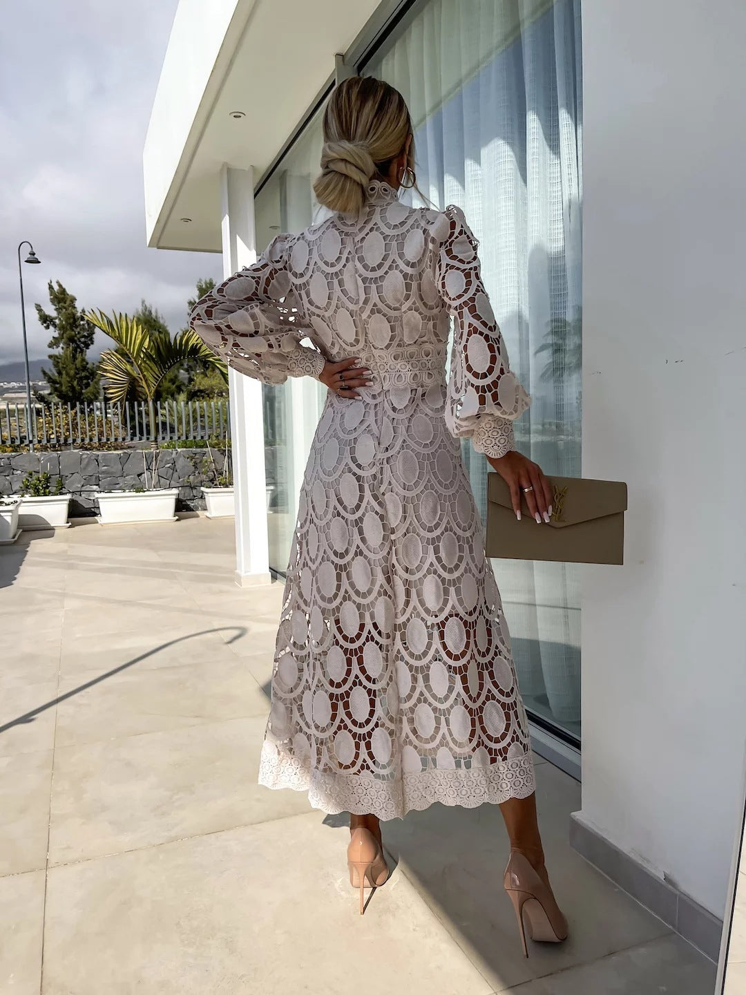 JUSTINE | Midi Jurk van Kant met Lange Mouwen – Elegante Jurk met Hoog Gesloten Hals