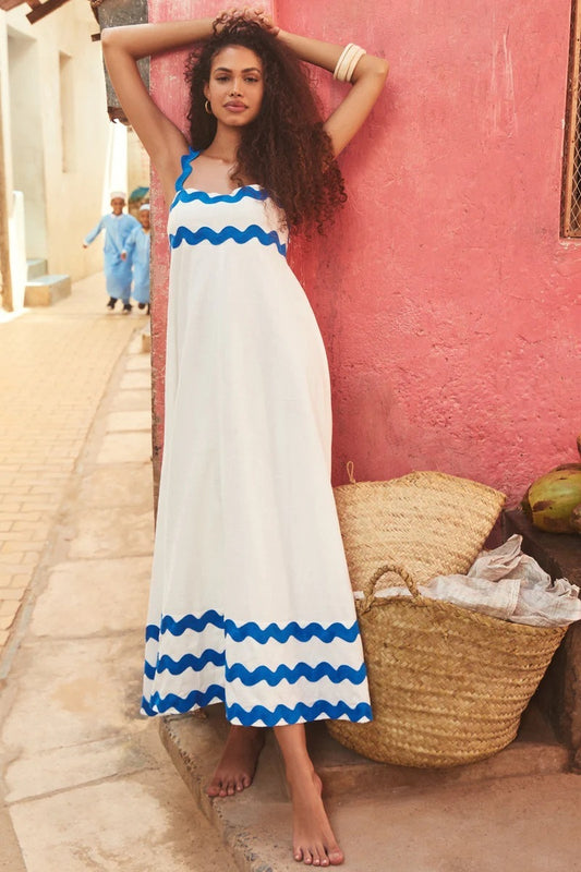EMA | Scallop Maxi Jurk – Zomerse Flair met Speelse Schouderdetails