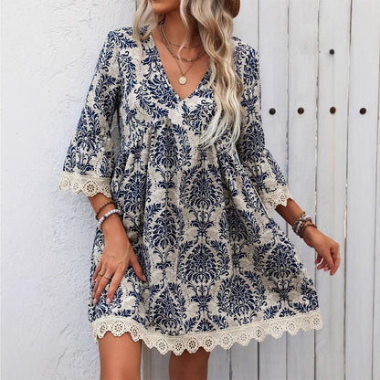 EMMY | Boho Kantprint Jurk – Romantische V-hals & A-lijn pasvorm