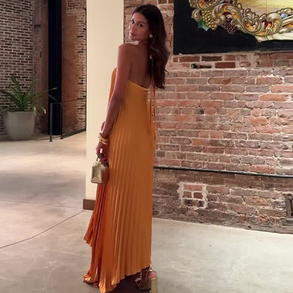 JONE | Halternek Plissé Maxi Jurk – Zwierige Elegantie voor Zomeravonden