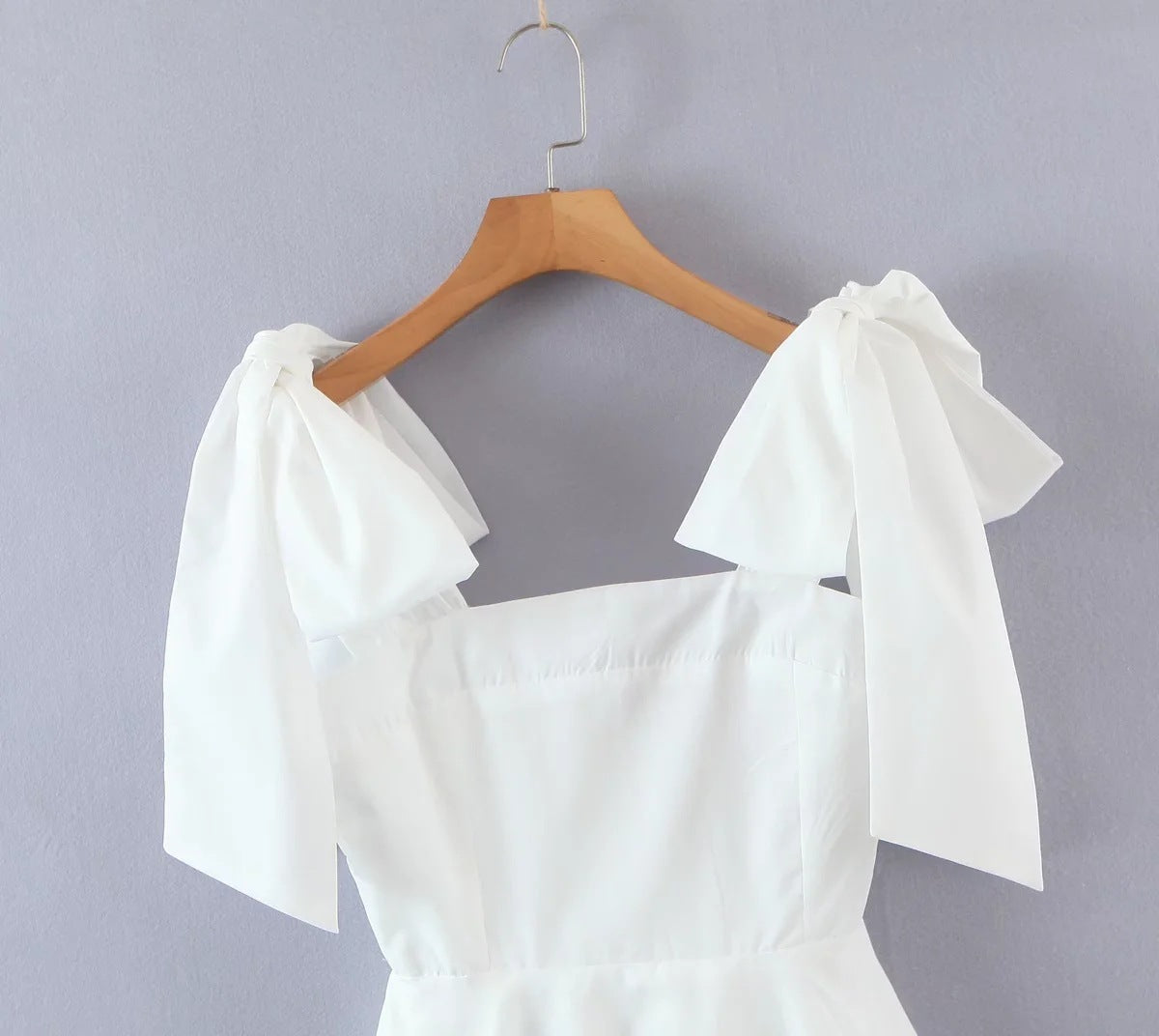 ILSE | Witte Strikband Jurk – Speels & Romantisch
