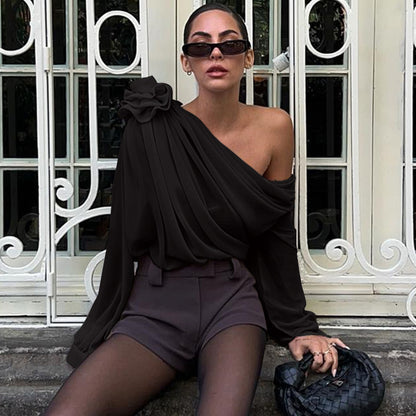 JESSICA | Asymmetrische Chiffon Blouse – Statement Off-Shoulder Top met Bloemdetail