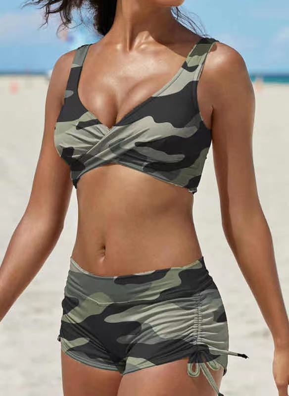 MARLIES | Camouflage Bikini Set met High-Waist Short – Stoer, vrouwelijk en comfortabel