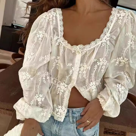 ROSANNE | Witte Broderie Blouse met Transparante Look – Romantisch & Luchtig
