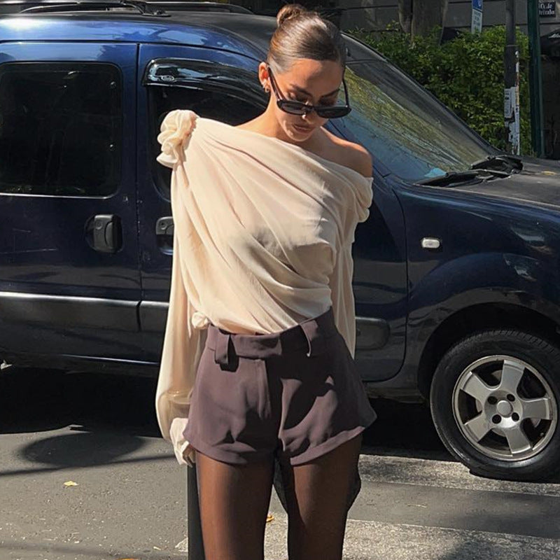 JESSICA | Asymmetrische Chiffon Blouse – Statement Off-Shoulder Top met Bloemdetail