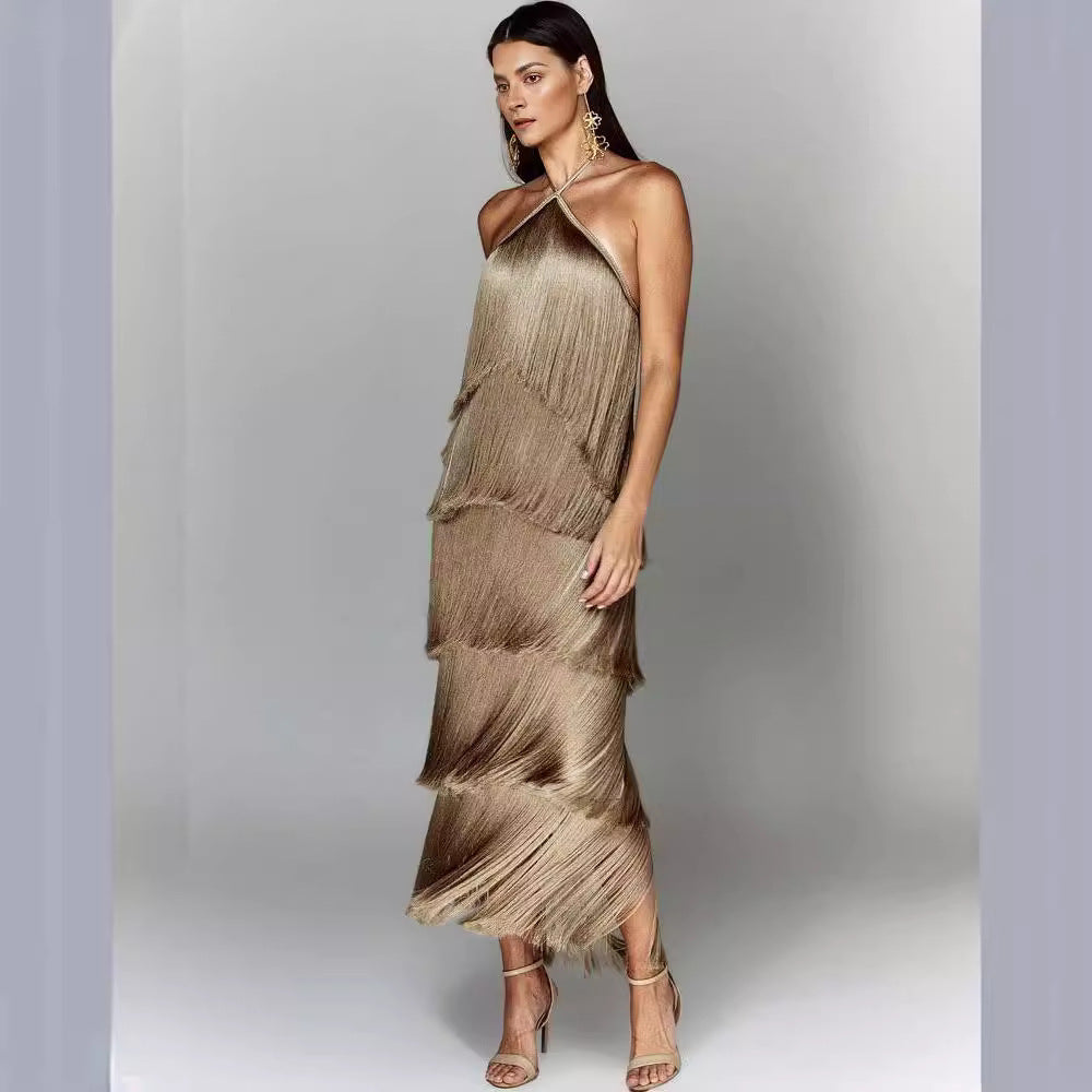 RIHANNA | Luxury Fringe Halterjurk – Glamorous Statement Piece