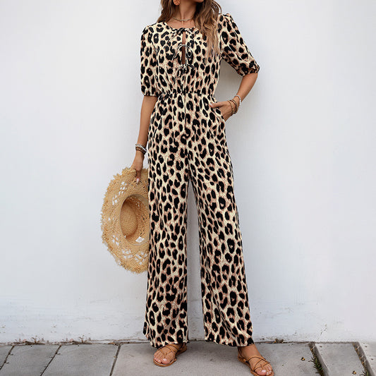 QUINTY | Leopard Print Jumpsuit Dames – Elegante Jumpsuit met Strikdetail en Wijde Pijpen