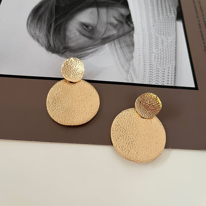 STACY | Minimalistische Ronde Oorbellen met Textuur – Goud, Zilver & Zwart