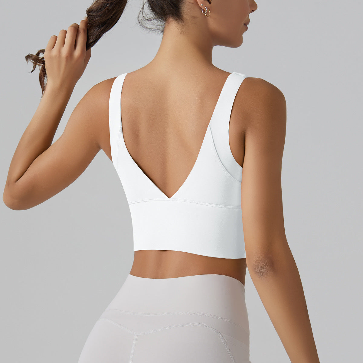KAREN | Sport Crop Top met Diepe V-Rug – Elegant, Stevig & Comfortabel