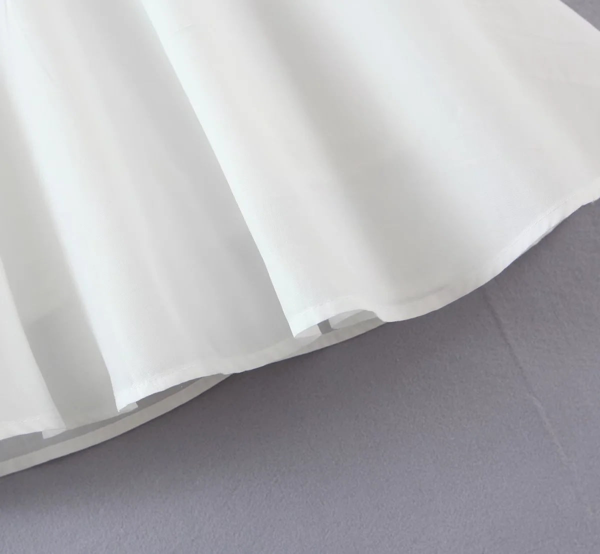 ILSE | Witte Strikband Jurk – Speels & Romantisch