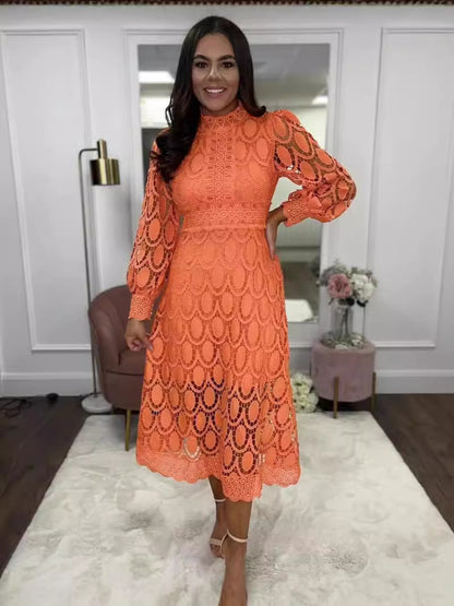 JUSTINE | Midi Jurk van Kant met Lange Mouwen – Elegante Jurk met Hoog Gesloten Hals